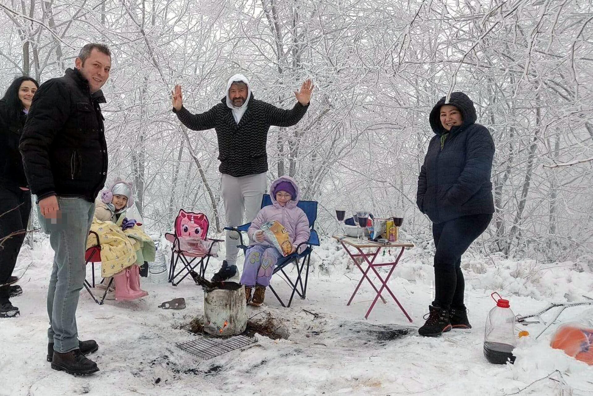 Istrancalar beyaza büründü; kar topu oynayıp, piknik yaptılar Istrancalar beyaza büründü; kar topu oynayıp, piknik yaptılar