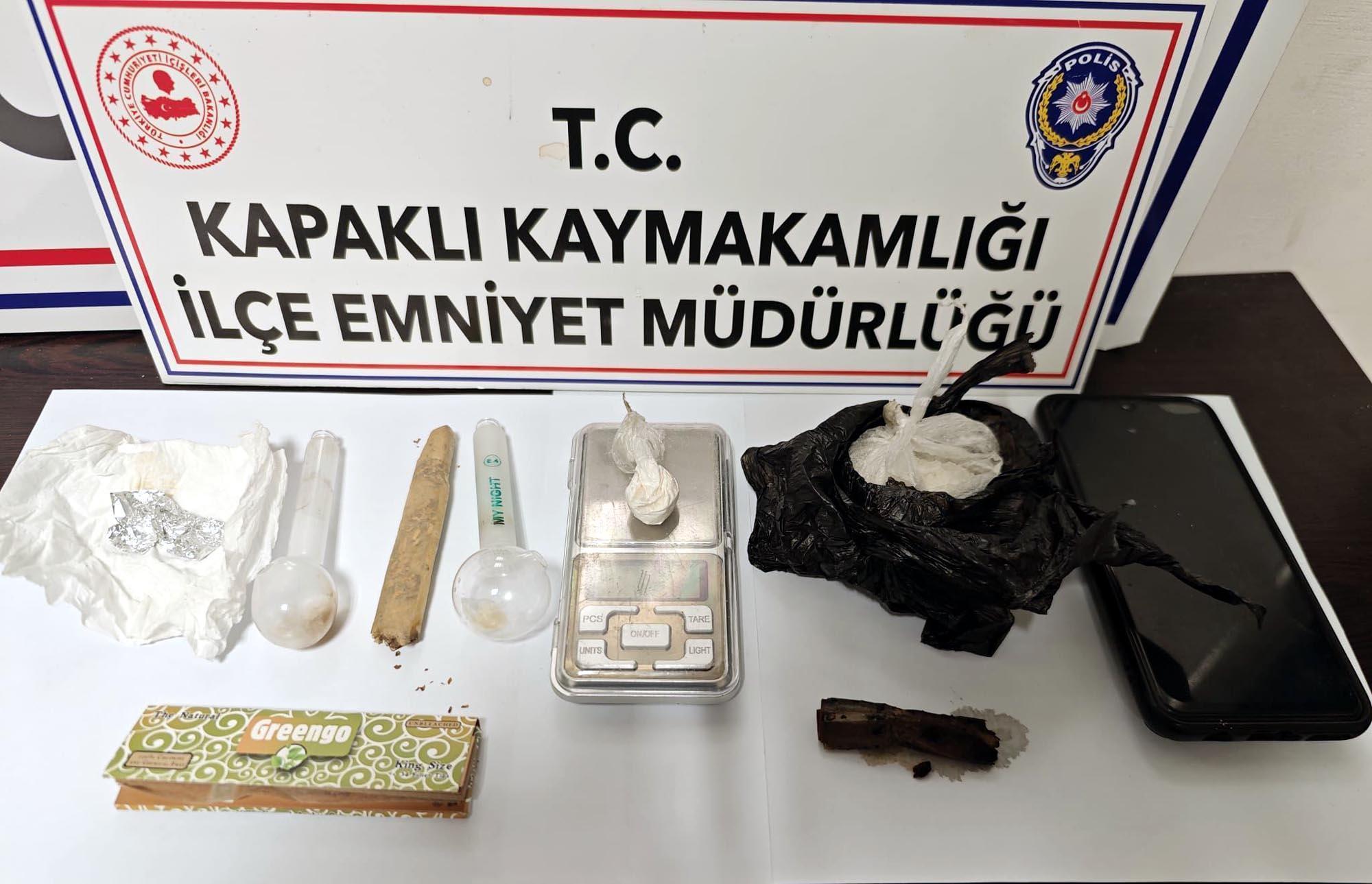 Kapaklı’da uyuşturucu satışı yapan şüpheli tutuklandı Kapaklı’da uyuşturucu satışı yapan şüpheli tutuklandı