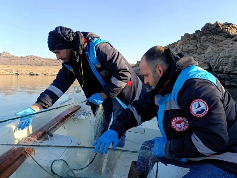 Kayalı Barajı’nda  kaçak avcılıkta kullanılan ağlara el konuldu