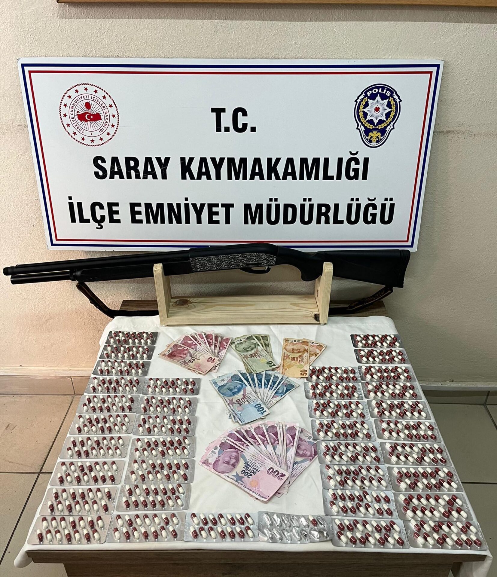 Saray’da uyuşturucu hap ele geçirildi; 1 tutuklama Saray’da uyuşturucu hap ele geçirildi; 1 tutuklama