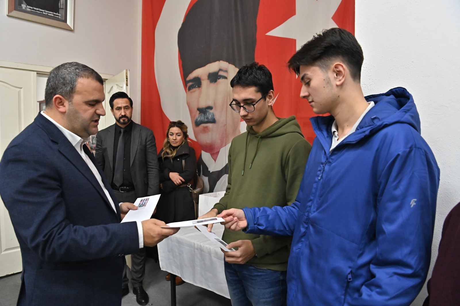 Süleymanpaşa Belediyesi Öğrenci Kart Dağıtımına Başladı Süleymanpaşa Belediyesi Öğrenci Kart Dağıtımına Başladı