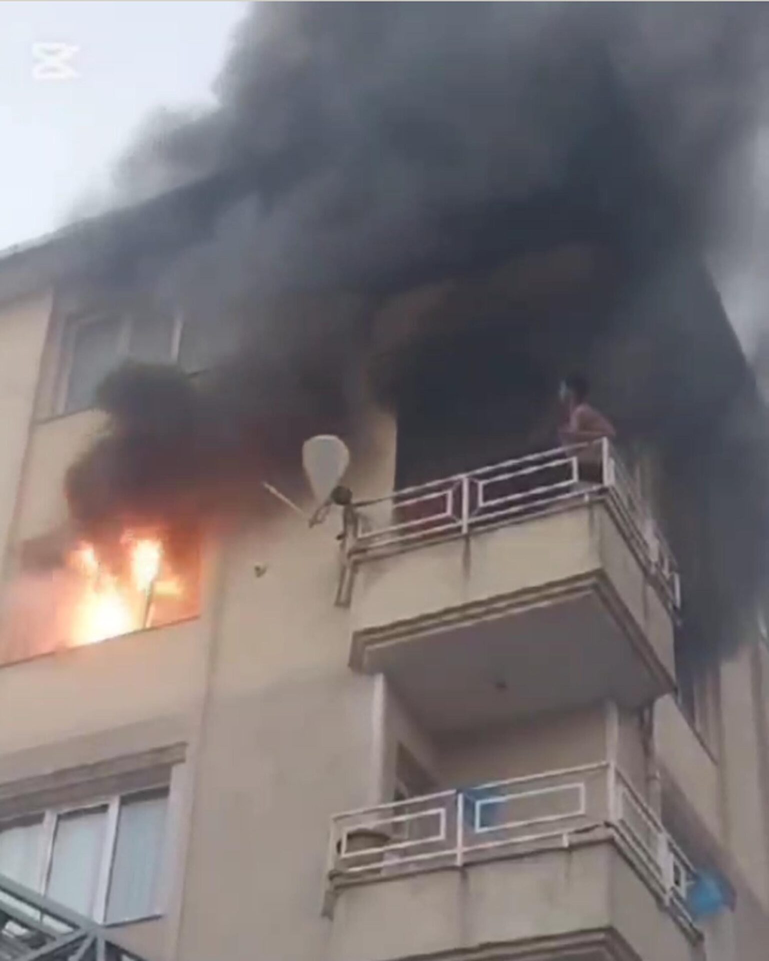 Tekirdağ’da ev yangını; mahsur kalan kişi kurtarıldı Tekirdağ’da ev yangını; mahsur kalan kişi kurtarıldı