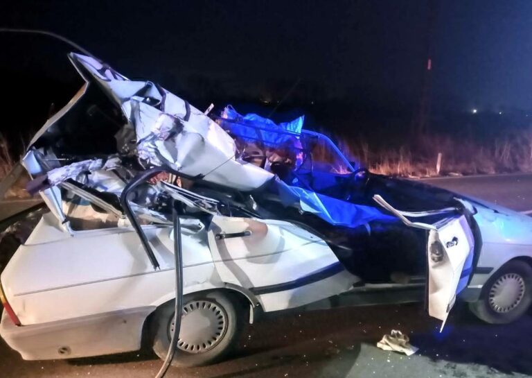 Otomobil TIR’a Arkadan Çarptı: Eşi Öldü, Sürücü Ağır Yaralı
