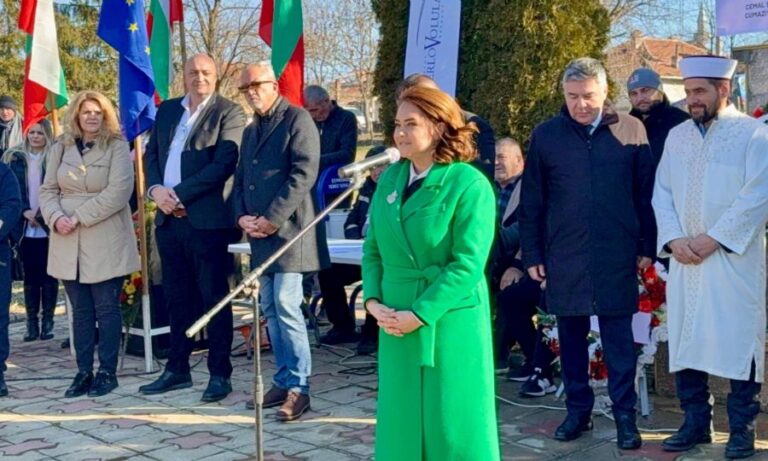 Bulgaristan´daki soydaşlarımızın direnişinin 40.yıl dönümünde, onların aziz hatıralarını yaşatmak üzere kahramanlarımızla bir araya geldik.