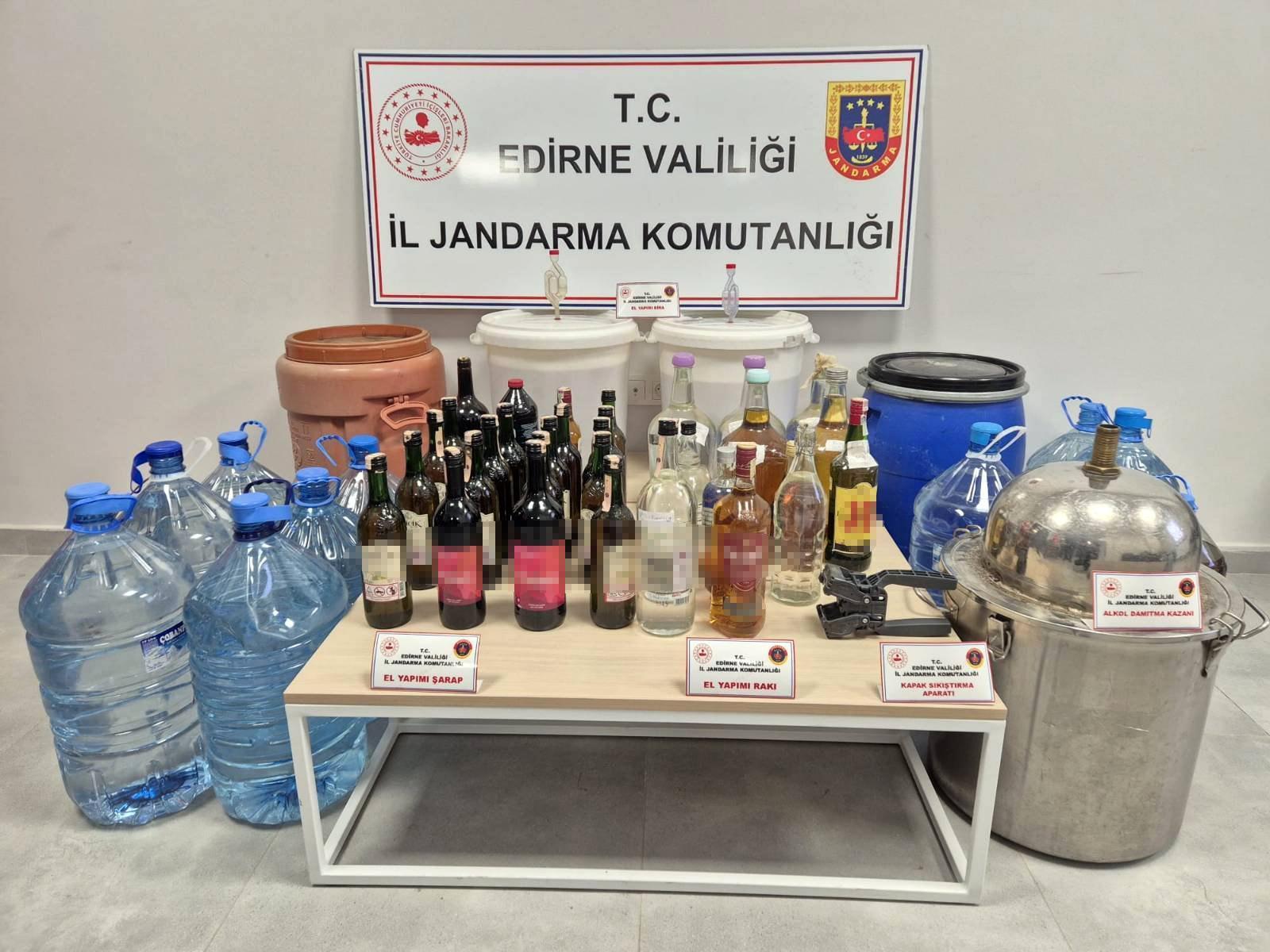 Edirne’de 384 litre sahte içki ele geçirildi Edirne’de 384 litre sahte içki ele geçirildi