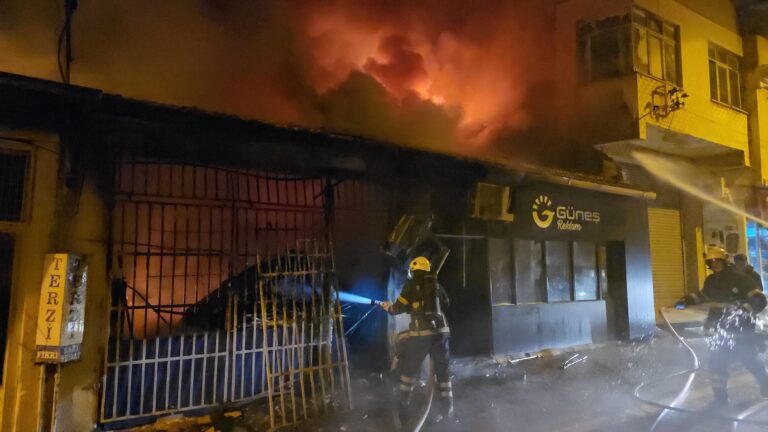 Edirne’de çakmak dükkanında çıkan yangında 5 iş yeri hasar gördü