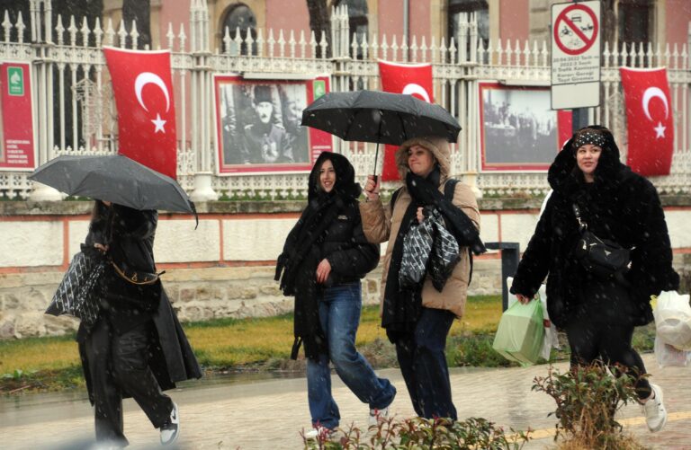 Edirne’de karla karışık yağmur