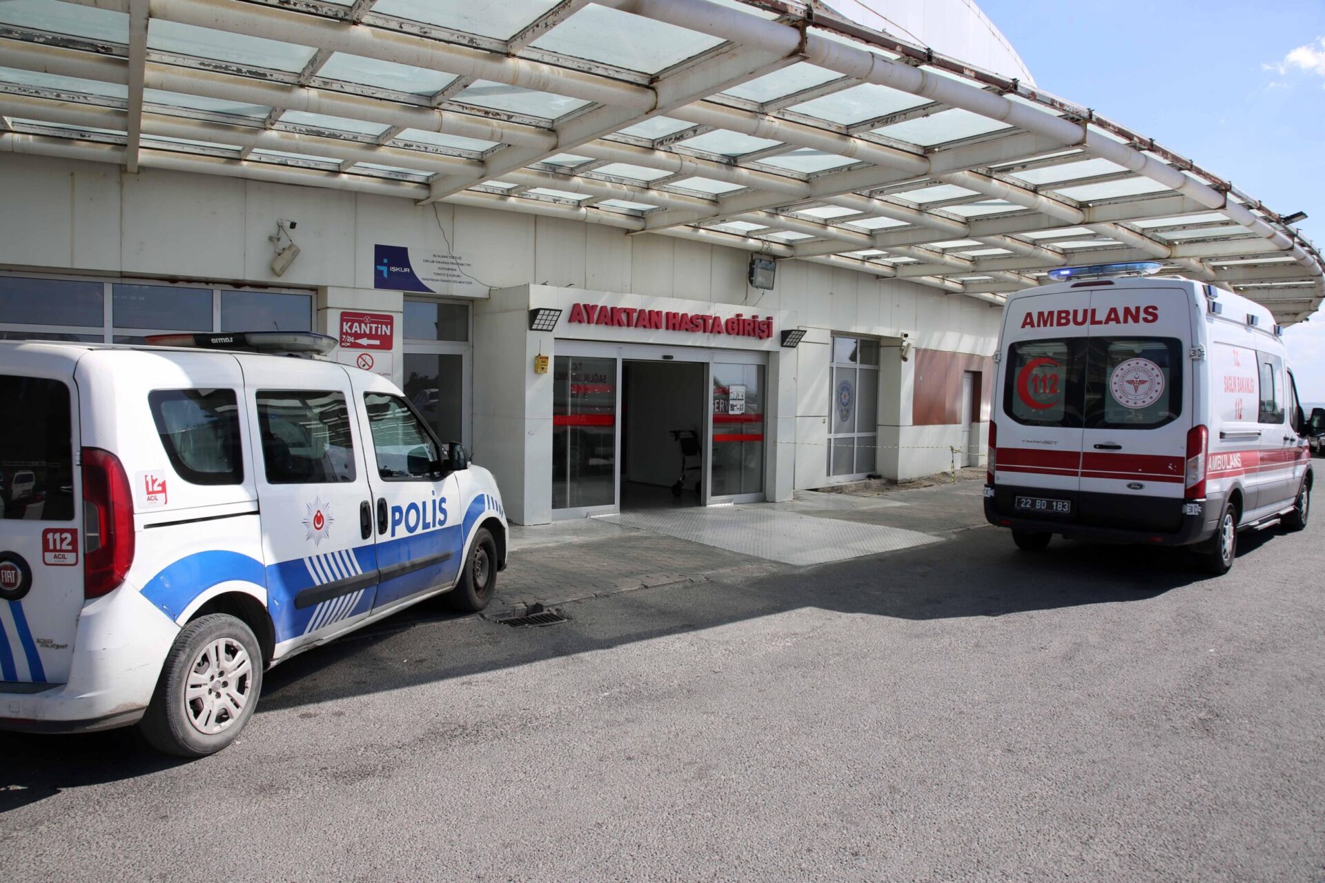 Edirne’de otomobilin çarptığı yaya, yaralandı Edirne’de otomobilin çarptığı yaya, yaralandı