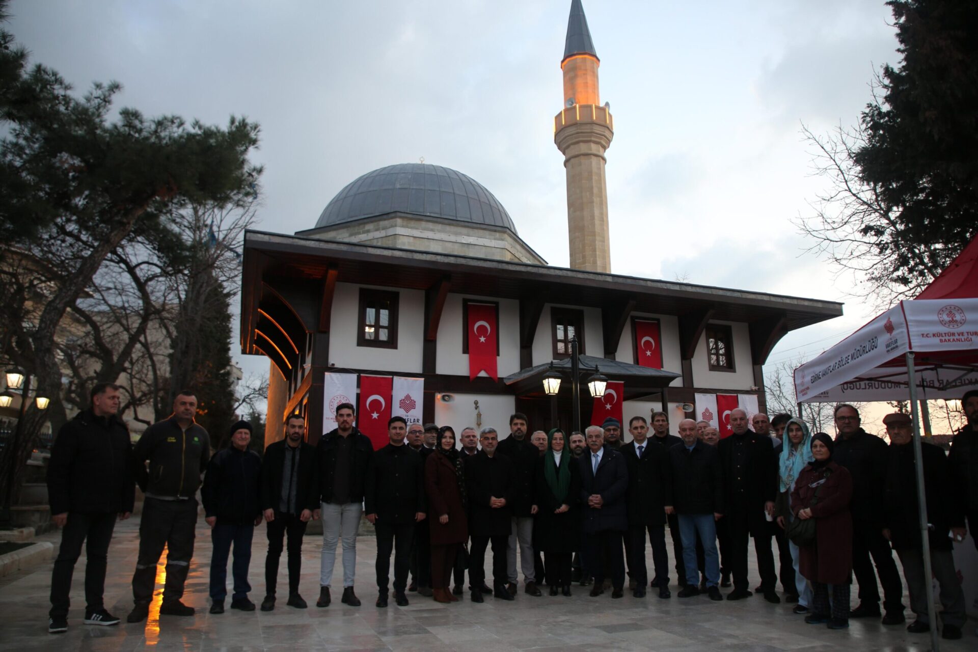 Edirne’de restorasyonu tamamlanan 5 asırlık cami ibadete açıldı Edirne’de restorasyonu tamamlanan 5 asırlık cami ibadete açıldı