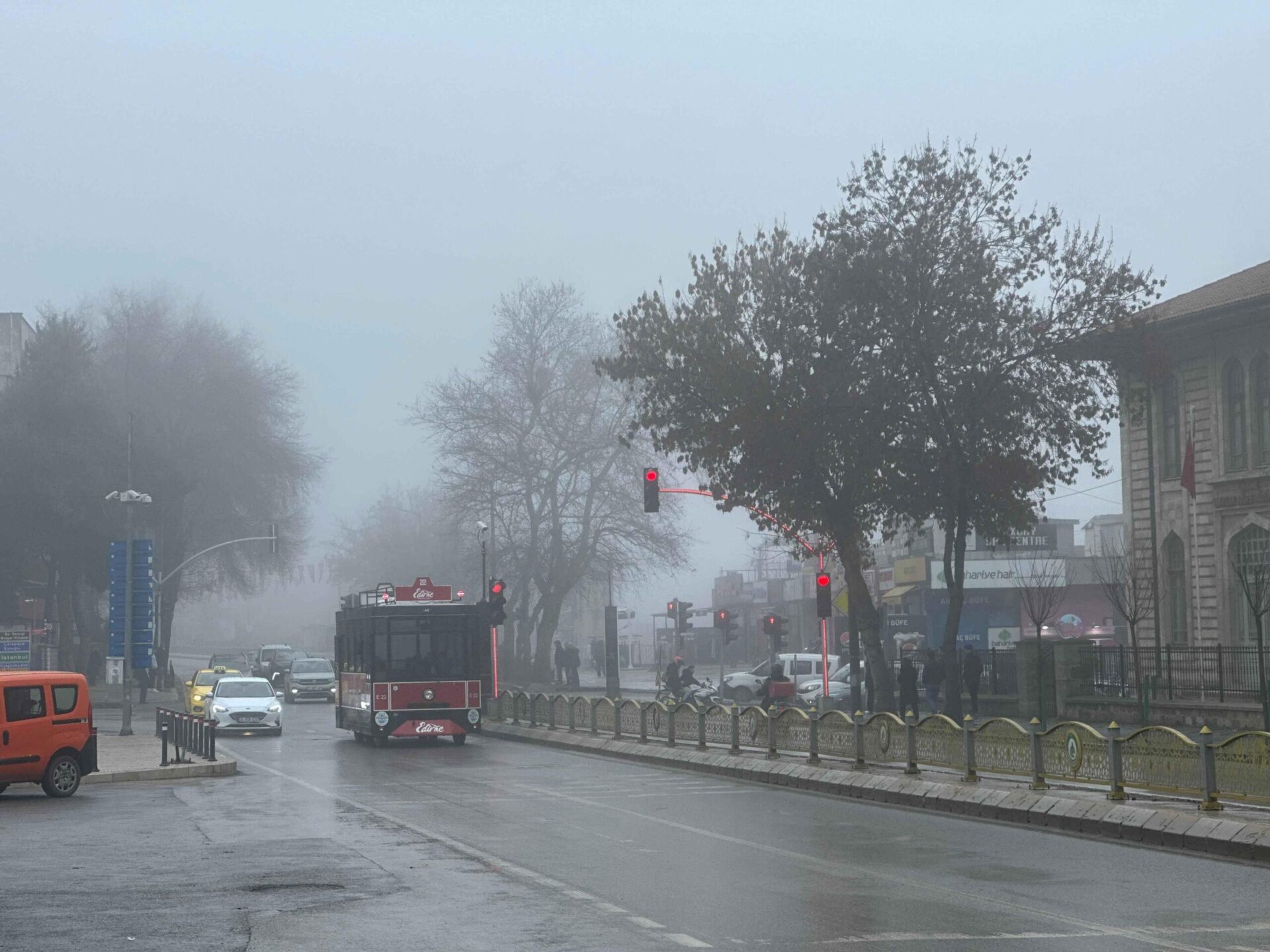 Edirne’de sis etkili oldu Edirne’de sis etkili oldu