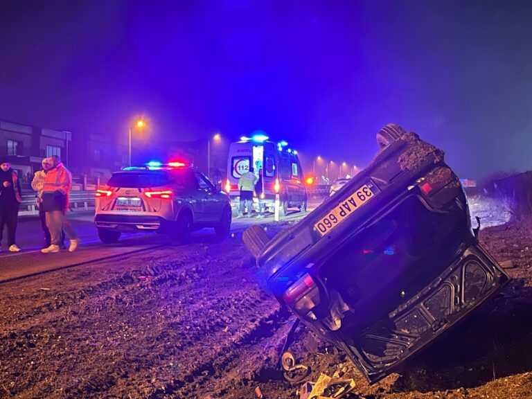 Edirne’de takla atan otomobilin sürücüsü yaralandı