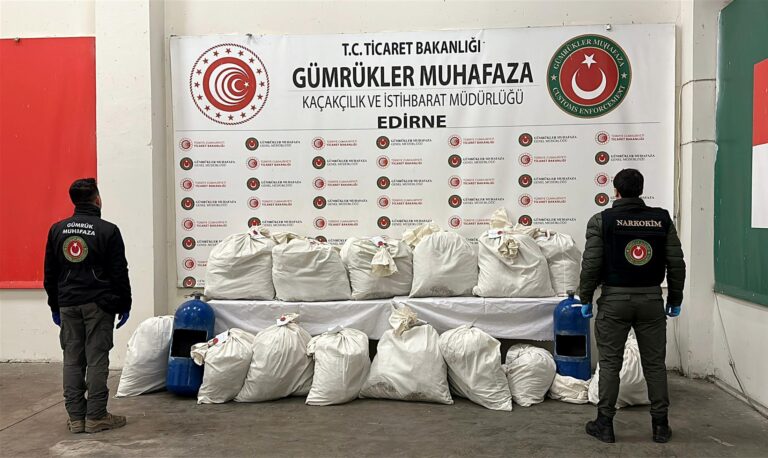 Kapıkule’de 3 otomobil ve 1 TIR’da 217 kilo uyuşturucu ele geçirildi