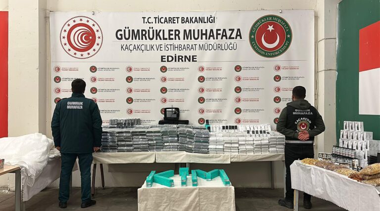 Kapıkule’de çok sayıda kaçak sigara, cep telefonu ve ilaç ele geçirildi