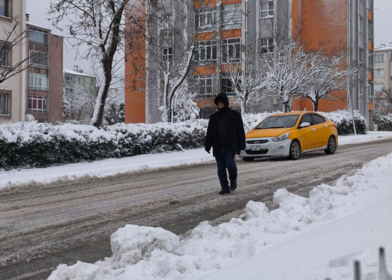 Keşan’da kar yağışı etkisini kaybetti