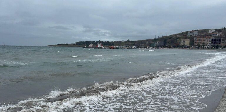 Tekirdağ’da fırtına; eğitim uçuşları iptal, balıkçılar denize açılamadı | Çorlu’da Haber