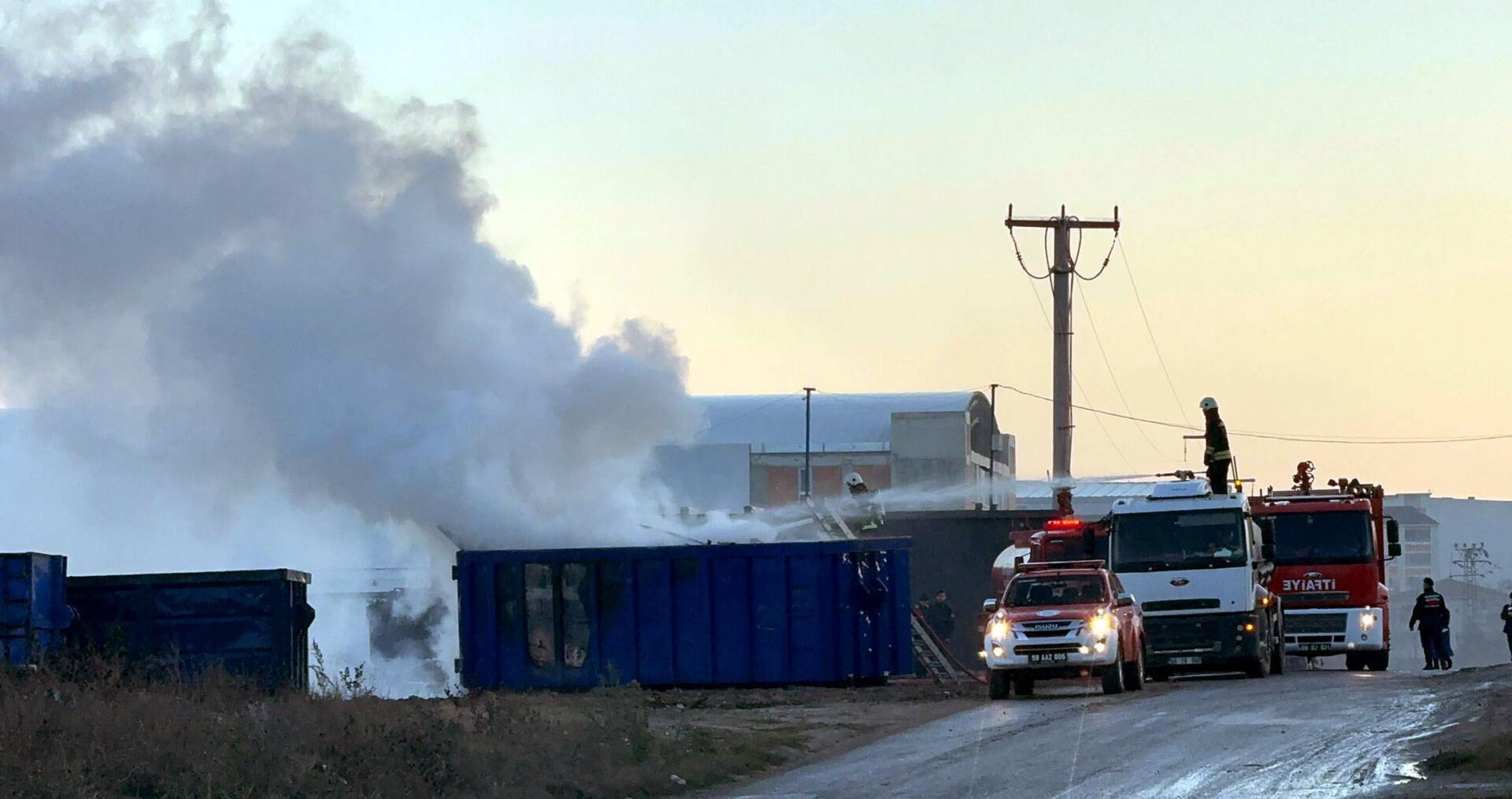 Tekirdağ’da konteyner üretim tesisinde yangın | Çorlu’da Haber Tekirdağ’da konteyner üretim tesisinde yangın | Çorlu’da Haber