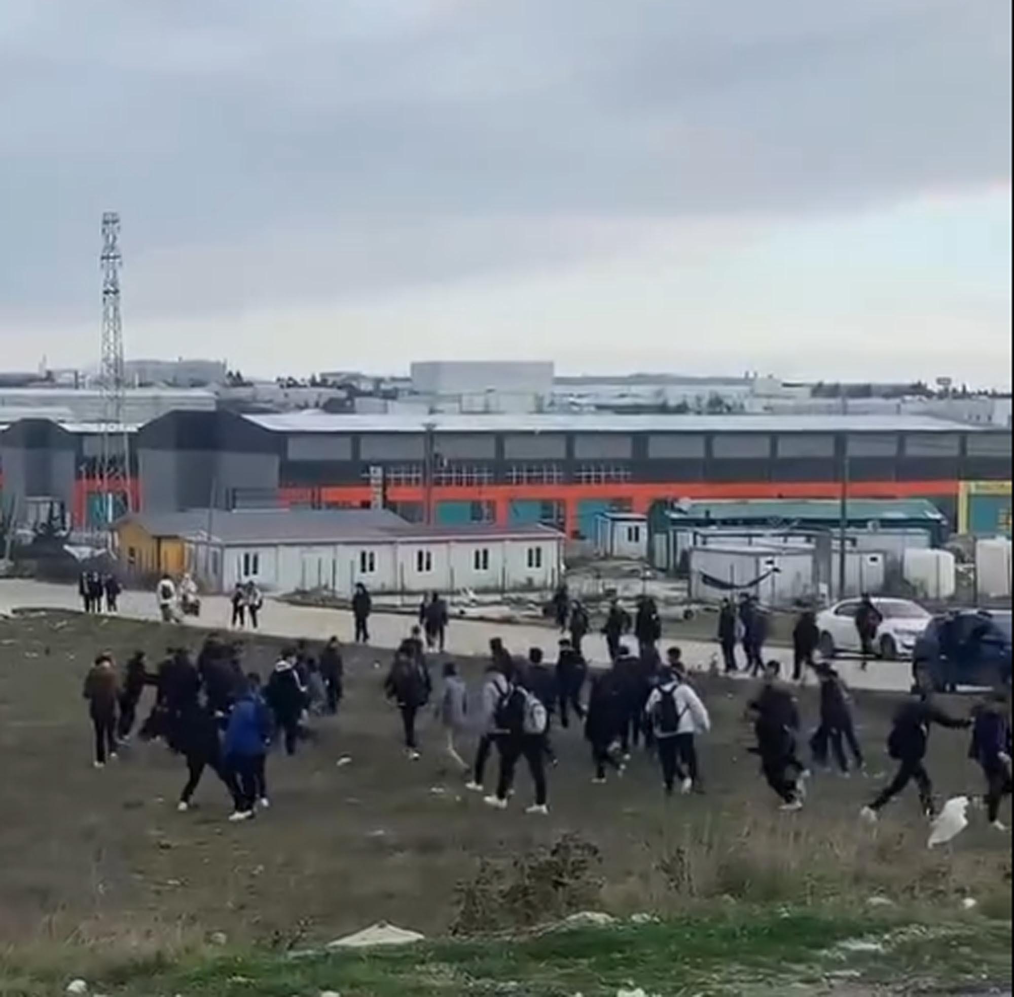 Tekirdağ’da lise öğrencilerinin kavgası kamerada | Çorlu’da Haber Tekirdağ’da lise öğrencilerinin kavgası kamerada | Çorlu’da Haber