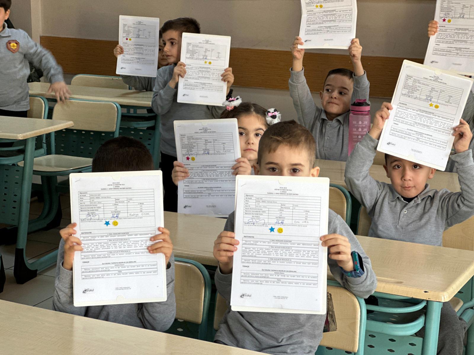 Trakya’da öğrenciler karne heyecanı yaşadı Trakya’da öğrenciler karne heyecanı yaşadı