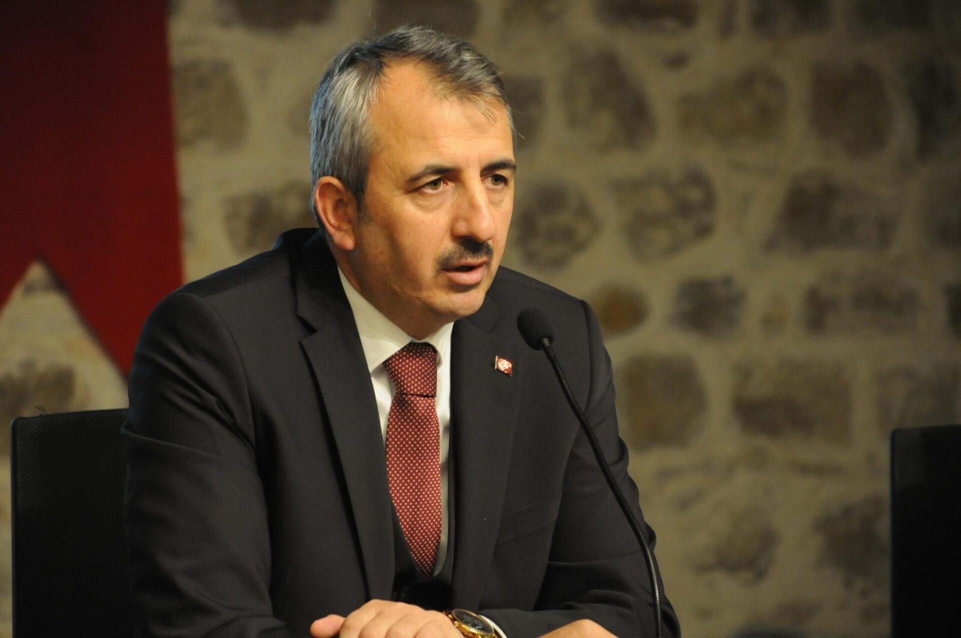 Vali Sezer: Kaçak yapılarla ilgili kaldırma işlemlerini yerine getireceğiz Vali Sezer: Kaçak yapılarla ilgili kaldırma işlemlerini yerine getireceğiz