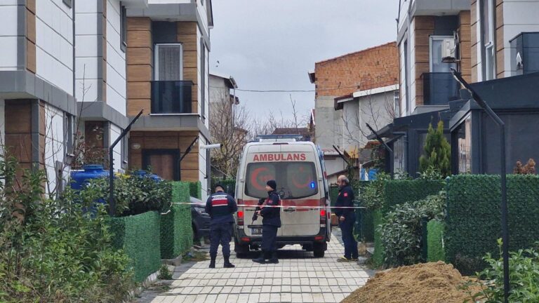 Villada anne ve kızı ölü, baba ise ağır yaralı bulundu | Çorlu’da Haber