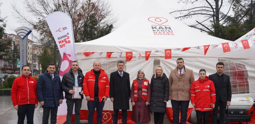 Başkan Sarıkurt, Kan Bağışı Kampanyasına Katıldı Başkan Sarıkurt, Kan Bağışı Kampanyasına Katıldı