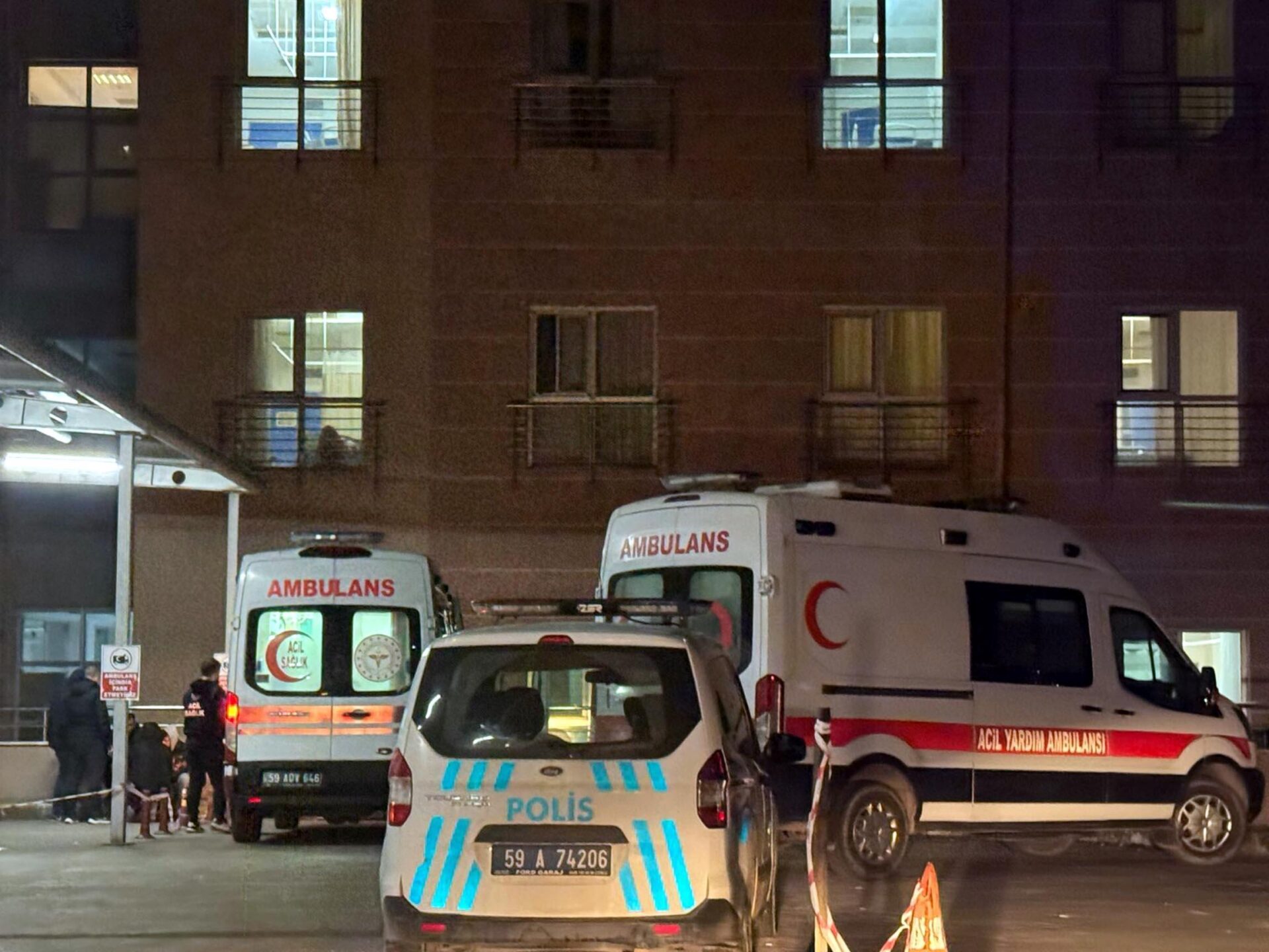 Bıçaklı Kavga: 1 Yaralı, 2 Tutuklama Bıçaklı Kavga: 1 Yaralı, 2 Tutuklama