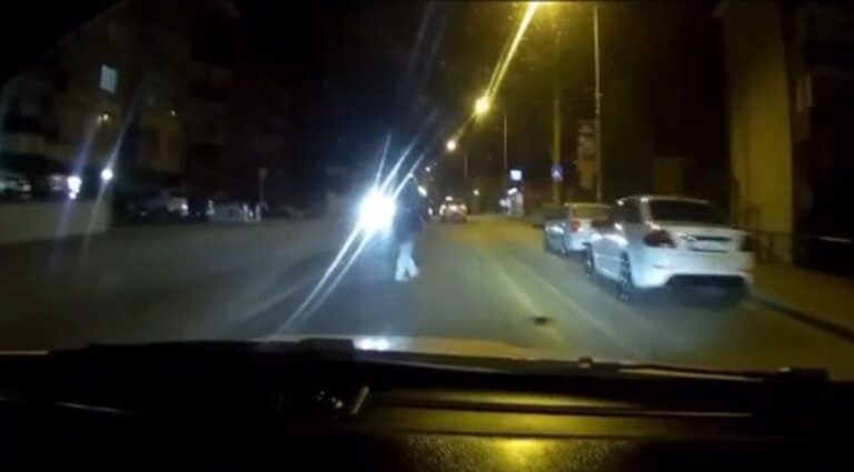 Edirne’de taksinin çarptığı yaya yaralandı; kaza kamerada