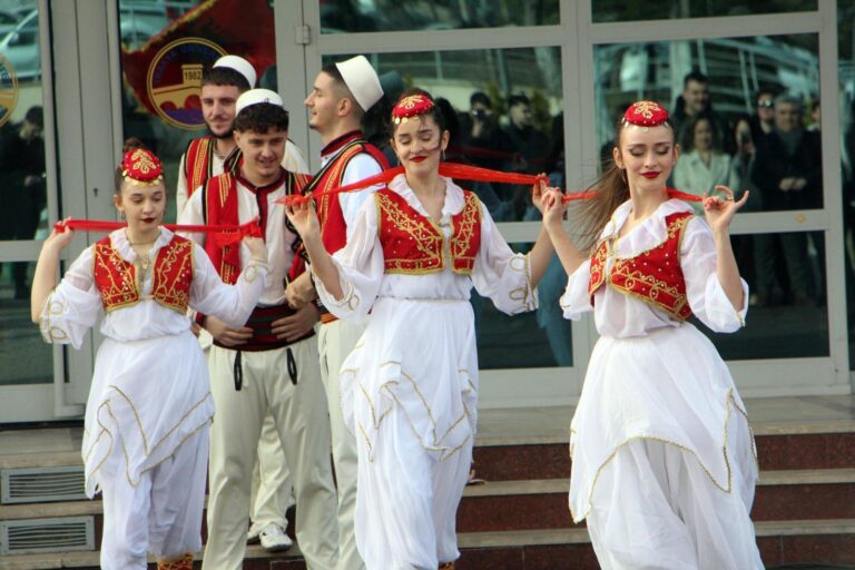 Edirne’de Uluslararası Balkan Halk Oyunları Festivali başladı