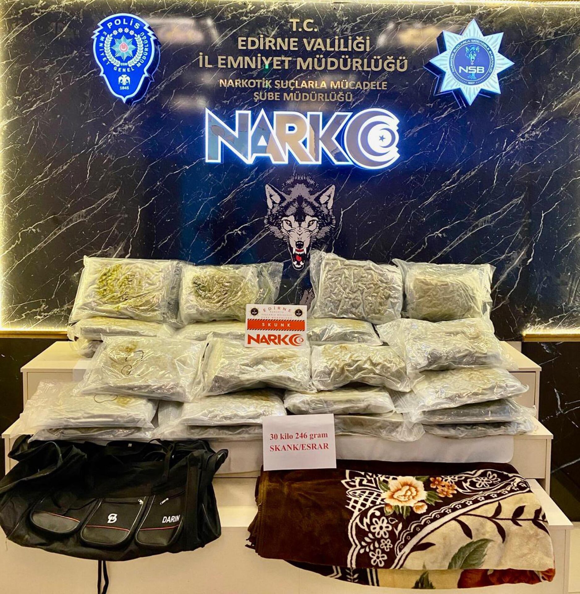 Edirne’de, yurda giriş yapan TIR’da 30 kilogram ‘skunk’ ele geçirildi; 2 tutuklama Edirne’de, yurda giriş yapan TIR’da 30 kilogram ‘skunk’ ele geçirildi; 2 tutuklama