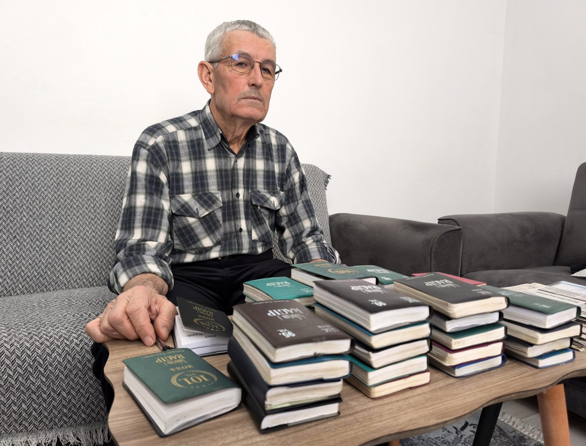 Edirneli çiftçi, 40 yıldır aralıksız yazdığı günlükle geçmişe ışık tutuyor Edirneli çiftçi, 40 yıldır aralıksız yazdığı günlükle geçmişe ışık tutuyor