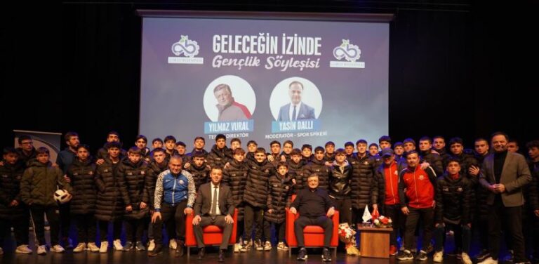 Futbolun Efsane İsmi Yılmaz Vural Çorlu`da Gençlerle Buluştu