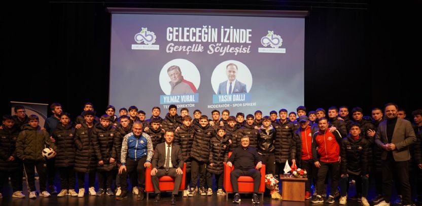 Futbolun Efsane İsmi Yılmaz Vural Çorlu`da Gençlerle Buluştu Futbolun Efsane İsmi Yılmaz Vural Çorlu`da Gençlerle Buluştu
