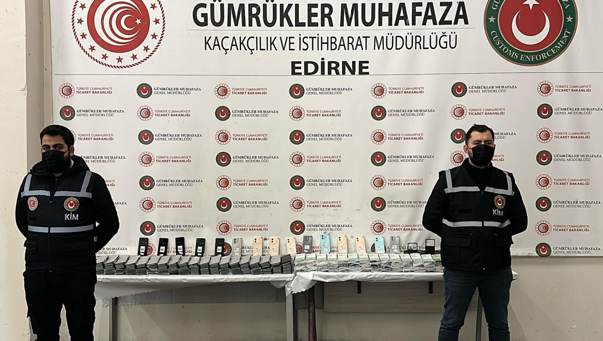 Kapıkule’de, TIR’da 850 cep telefonu ele geçirildi Kapıkule’de, TIR’da 850 cep telefonu ele geçirildi
