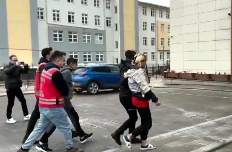 Çıkan Kavgada Hamile Kadın Ağır Yaralandı, Karnındaki Bebek Öldü