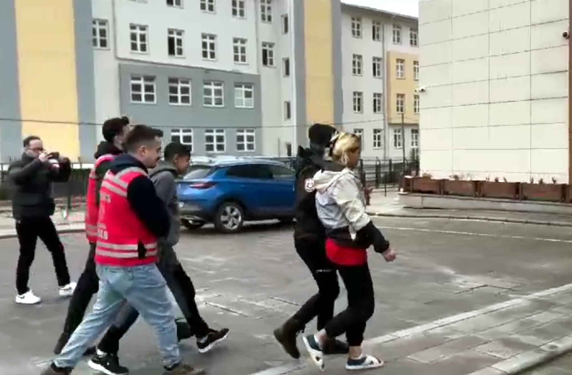 Çıkan Kavgada Hamile Kadın Ağır Yaralandı, Karnındaki Bebek Öldü Çıkan Kavgada Hamile Kadın Ağır Yaralandı, Karnındaki Bebek Öldü
