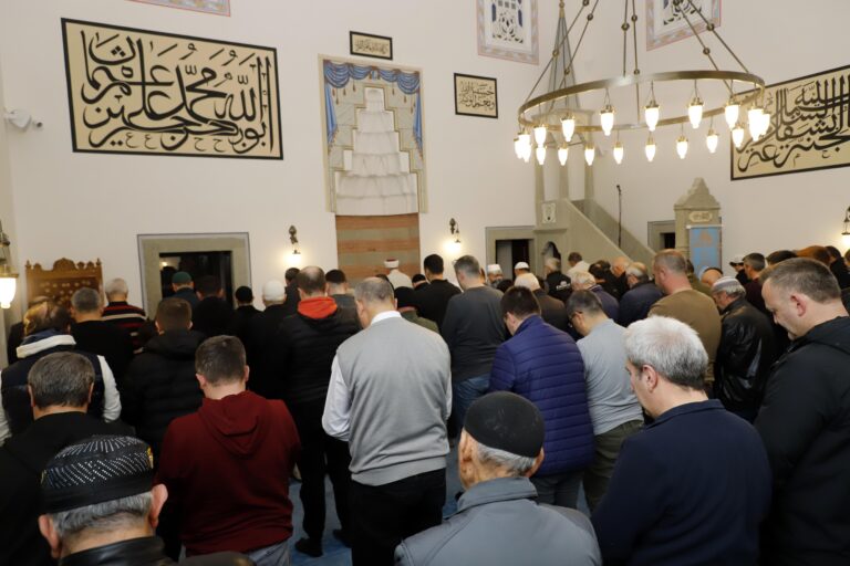 Keşan’da restorasyonun ardından 5 asırlık camide ilk teravih namazı kılındı