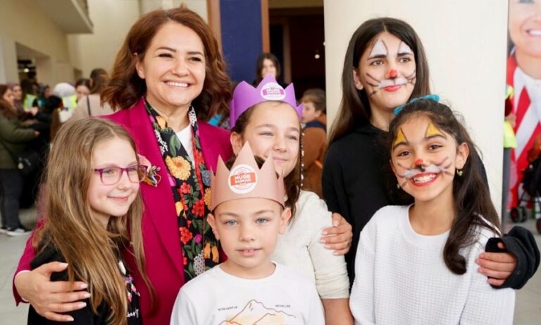 Müge Başkan’ımızdan Çocuklara Karne Hediyesi