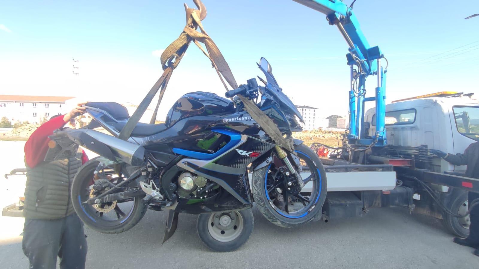 Otomobille çarpışan motosikletin sürücüsü yaralandı Otomobille çarpışan motosikletin sürücüsü yaralandı