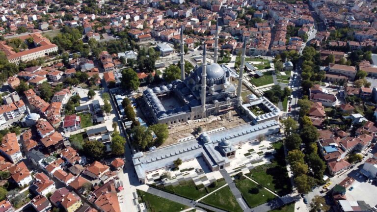Restorasyondaki Selimiye Camisi’nde 2 yıl aradan sonra, ramazan ayında mahya asılacak
