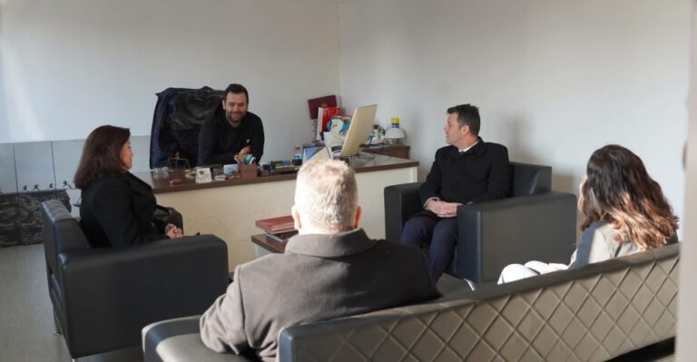 SARIKURT ESNAF GEZİYOR MAHALLEDE SORUN DİNLİYOR