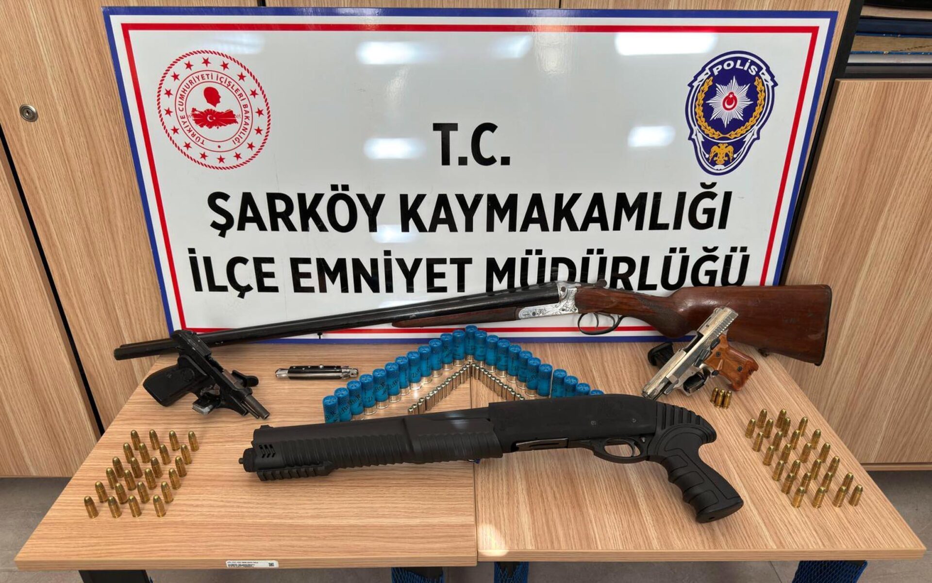 Şarköy’de evlerinde silah bulunan 3 şüpheli gözaltında | Çorlu’da Haber Şarköy’de evlerinde silah bulunan 3 şüpheli gözaltında | Çorlu’da Haber