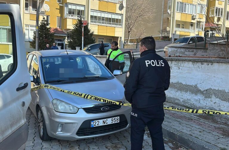 Tahlil sonuçlarını almak için evden çıktı, otomobilinde ölü bulundu
