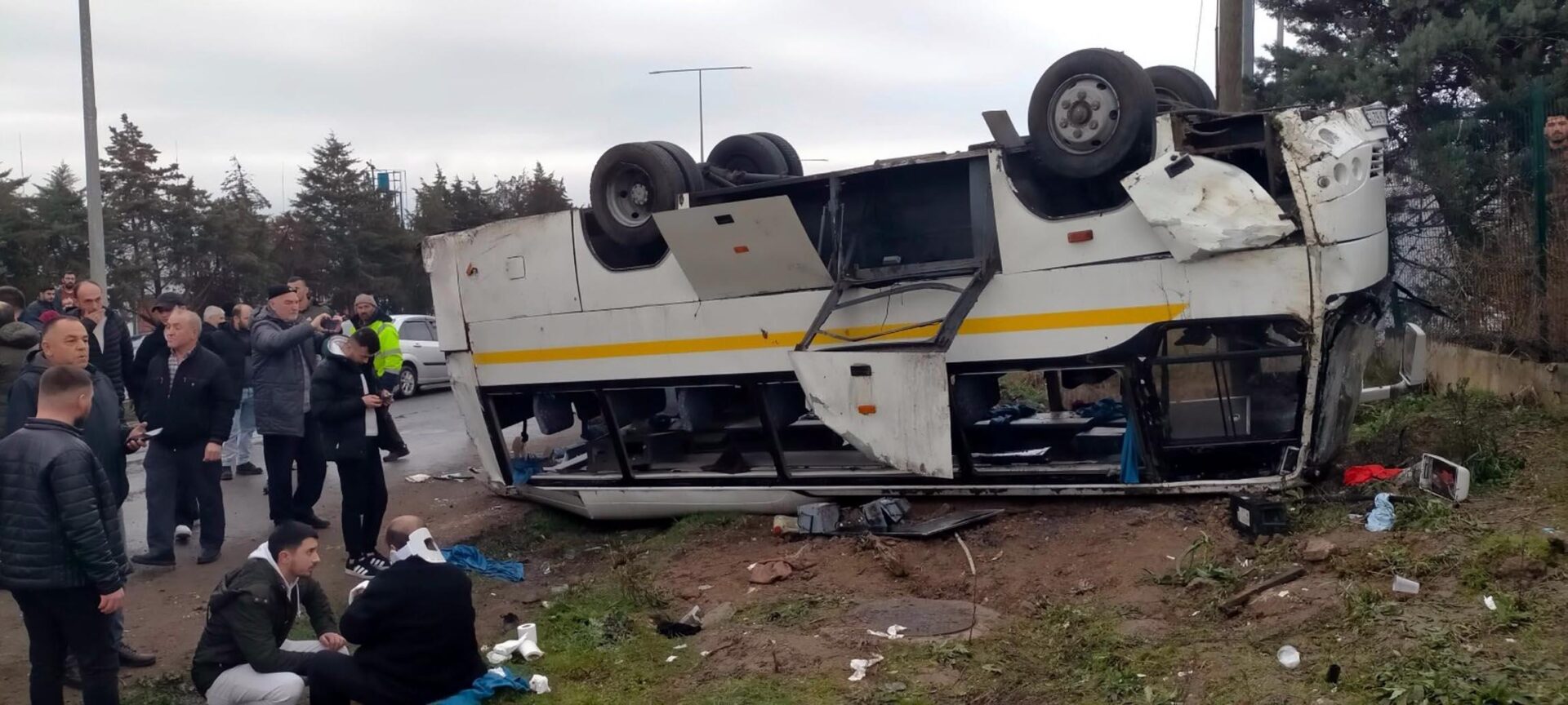İşçi Servisi Takla Attı: 25 İşçi Yaralı İşçi Servisi Takla Attı: 25 İşçi Yaralı