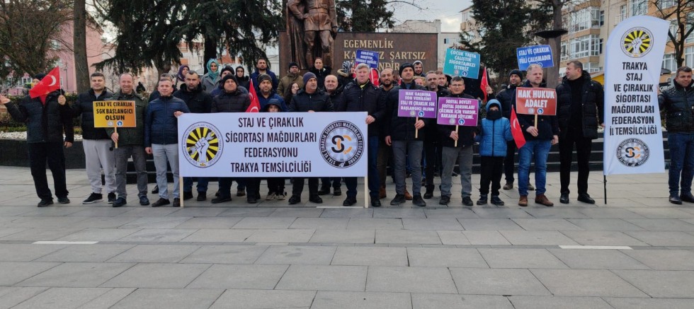 Trakya’daki Staj Mağdurları Çorlu’da toplandı Trakya’daki Staj Mağdurları Çorlu’da toplandı