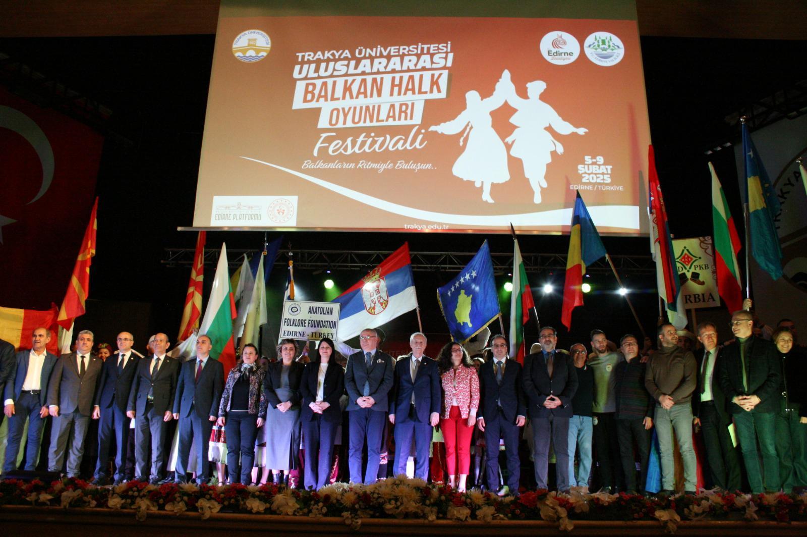 Uluslararası Balkan Halk Oyunları Festivali’nde ‘sessiz’ açılış Uluslararası Balkan Halk Oyunları Festivali’nde ‘sessiz’ açılış