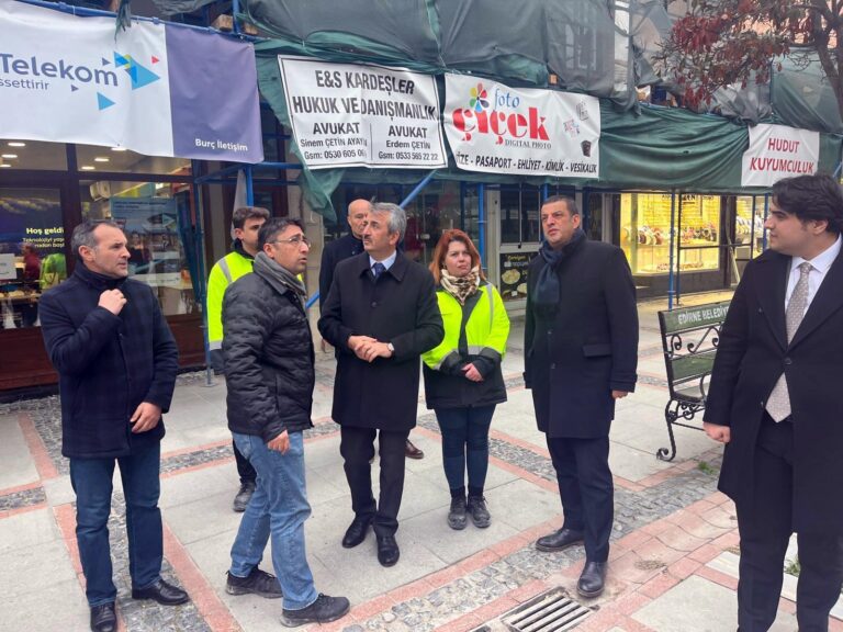 Vali Sezer’den sokak sağlıklaştırması çalışmalarının devam ettiği Saraçlar Caddesi’nde inceleme