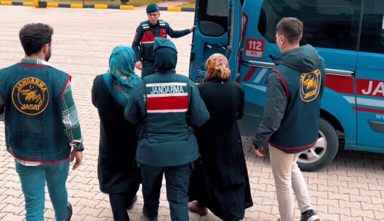 2 günlük bebeği boğup çukura gömen firari anne ile anneanneyi JASAT yakaladı | Çorlu’da Haber