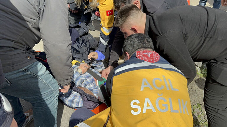 Trenin Çarptığı Adam Ağır Yaralandı