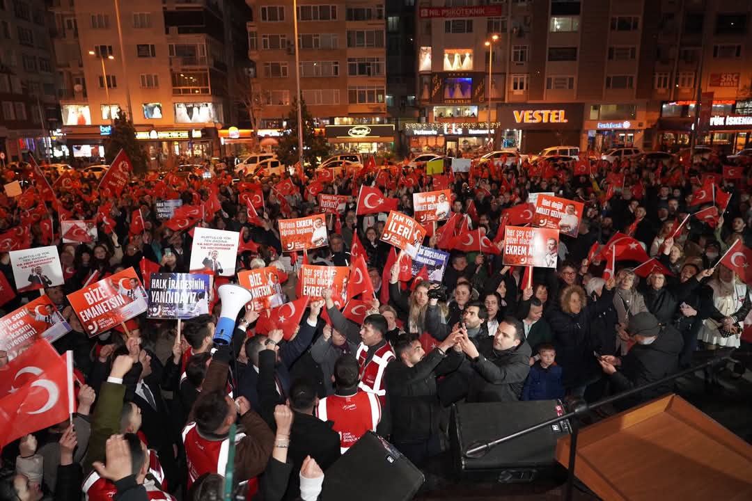 İmamoğlu İçin Demokrasi Mitingi Düzenlendi İmamoğlu İçin Demokrasi Mitingi Düzenlendi