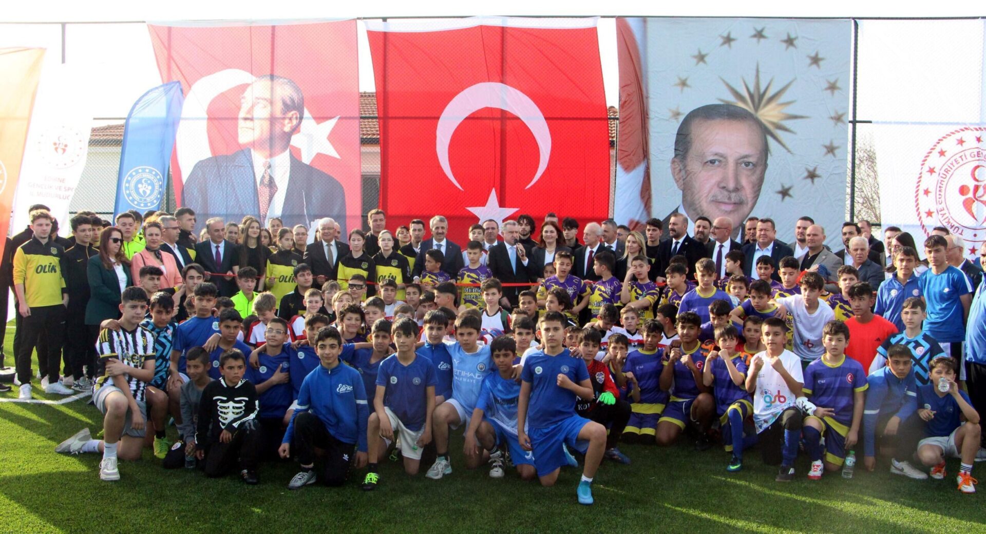 Bakan Bak: Uyuşturucu gibi kötü alışkanlıklardan gençlerimizin uzak durmasını istiyoruz/ Ek fotoğraflar Bakan Bak: Uyuşturucu gibi kötü alışkanlıklardan gençlerimizin uzak durmasını istiyoruz/ Ek fotoğraflar